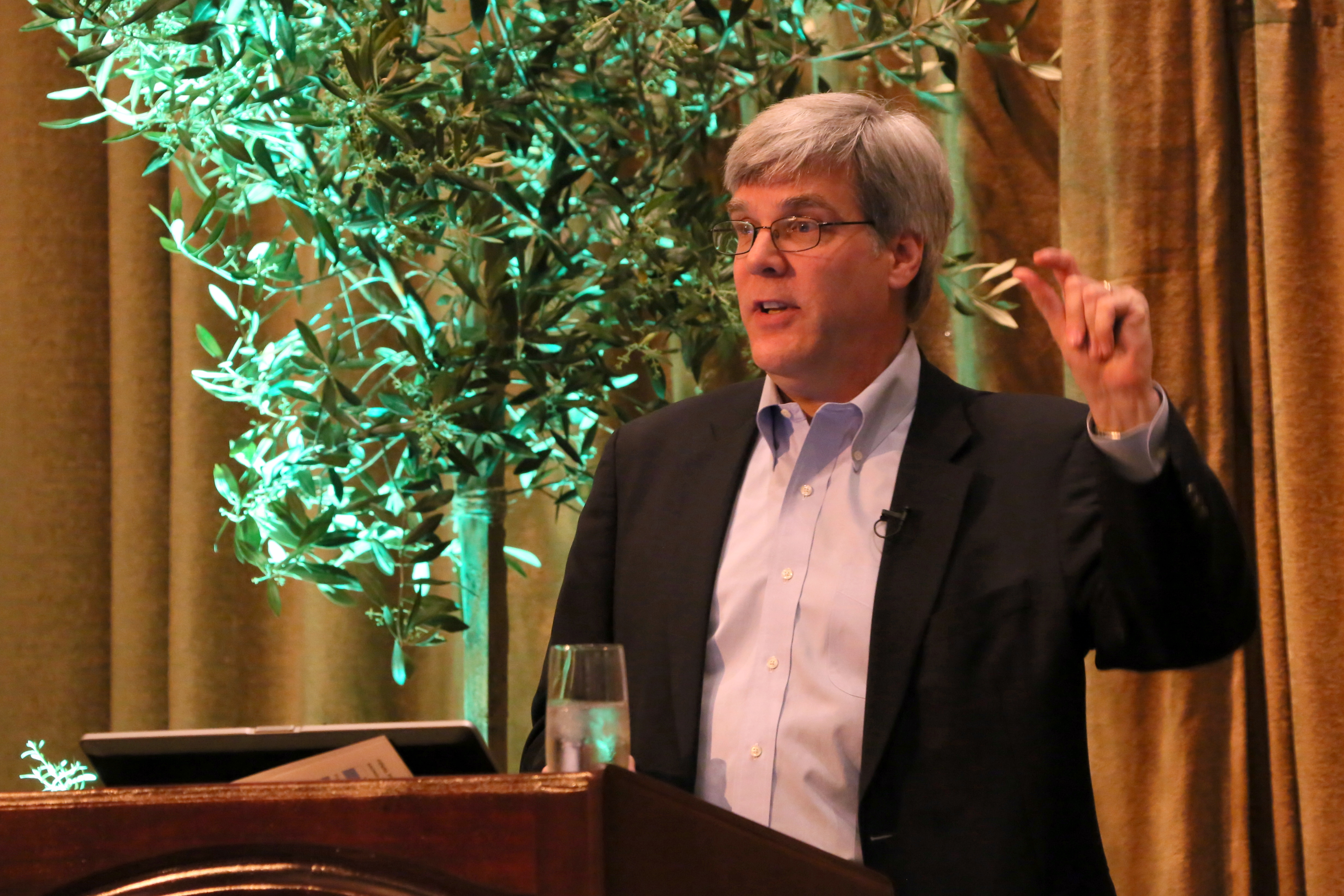RockCheetah's Robert Cole Presenting at a conference